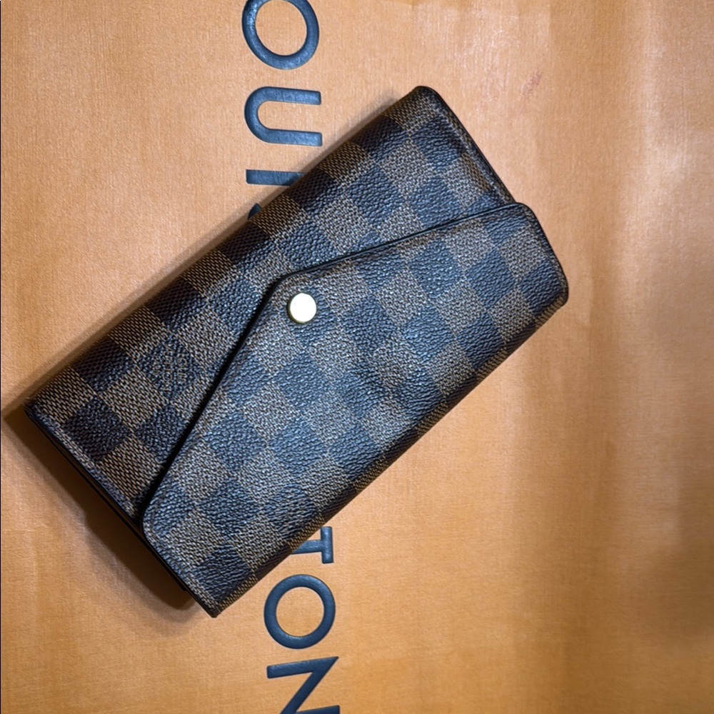 Damier wallet from Louis Vuitton!
